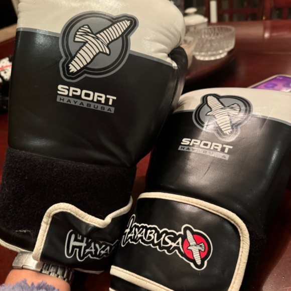 Hockey gloves - Picture 2 of 4